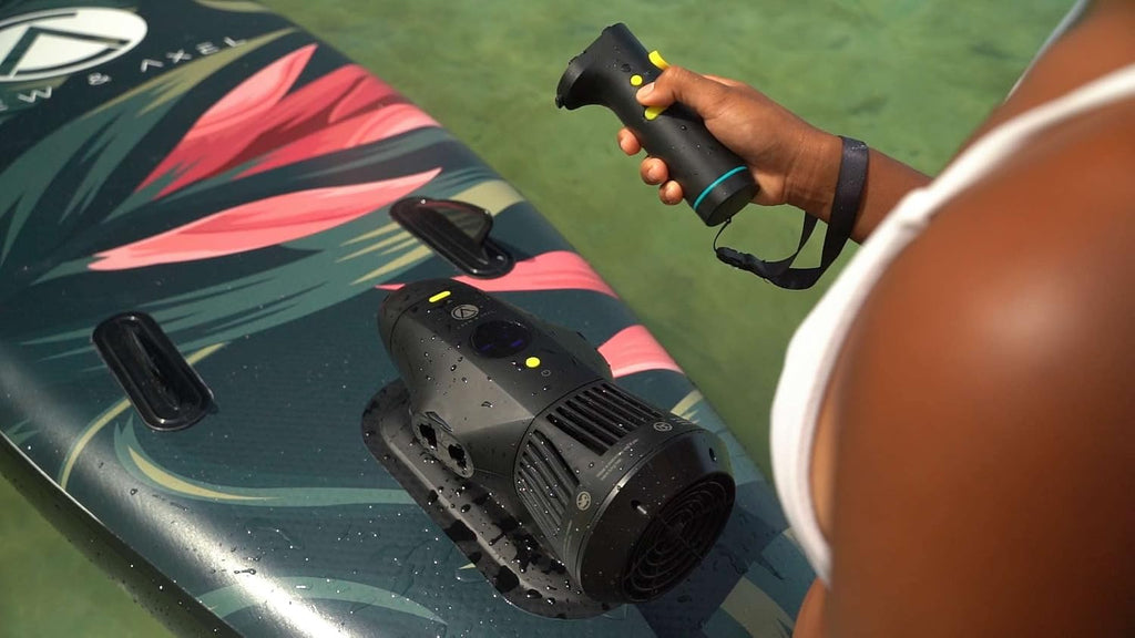 Crew & Axel Underwater Scooter 2-1 for Paddle Boards & Scuba Snorklering Swimming - Paddle Board Motor - Paddle Board Scooter - 4500Mah Battery 3 Speeds