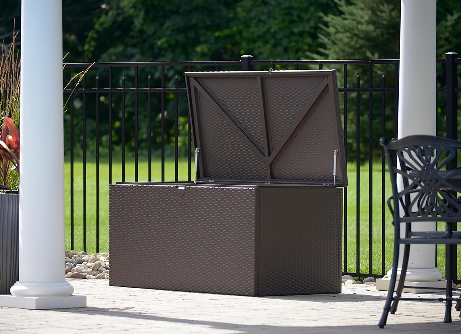 Arrow 4' x 2' x 2' Spacemaker Espresso 134 Gallon Hot-Dipped Galvanized Steel Storage Deck Box
