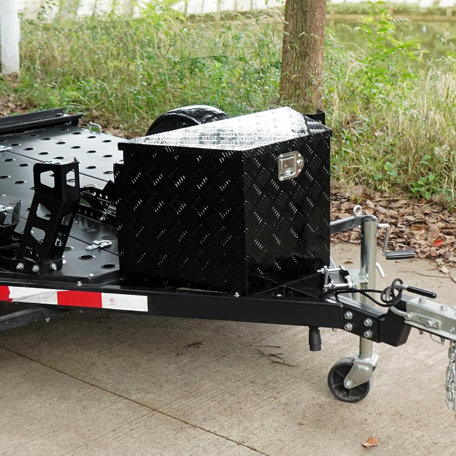VEVOR Trailer Tongue Box, Heavy Duty Trailer Tongue Tool Box Storage Organizer with Lock & Keys, Utility Tool Chest for Pickup Truck Bed, RV, SUV, Off-Road Vehicle, Aluminum, 29' x 16.2' x 18', Black
